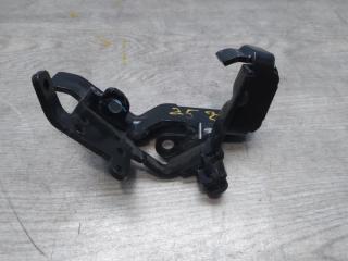 Запчасть кронштейн Ford Mustang