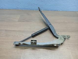 Петля капота левая S60 RS