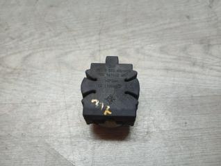 Запчасть кронштейн радиатора BMW X6