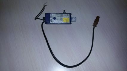 Фото запчасти усилитель антенны Volkswagen Touareg 2005 Б/У запчасть Запчасть усилитель антенны Volkswagen Touareg 2005