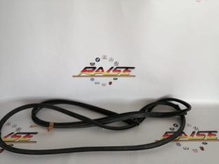 Уплотнитель двери передний правый Toyota Corolla 2008 Б/У Уплотнитель двери передний правый Toyota Corolla 2008