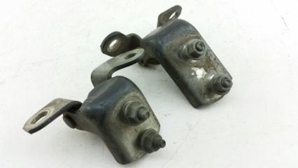 Фото запчасти петля дверная задняя левая TOYOTA CARINA 1993 контрактная запчасть Запчасть петля дверная задняя левая TOYOTA CARINA 1993