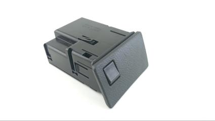 Фото запчасти бардачок TOYOTA CROWN MAJESTA 2004 контрактная запчасть Запчасть бардачок TOYOTA CROWN MAJESTA 2004