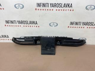 Запчасть кронштейн решетки радиатора Mitsubishi Outlander XL 2009
