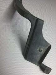 Брызговик передний правый CEFIRO A33