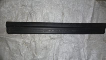 Накладка на порог передняя правая NISSAN SKYLINE