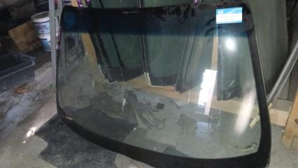 Запчасть стекло лобовое переднее TOYOTA CHASER