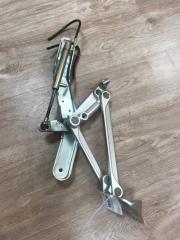 Запчасть петля крышки багажника правая Volkswagen Phaeton 2002-2016