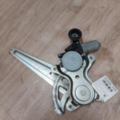 Запчасть мотор стеклоподъемника задний правый Toyota Camry 2012-2017