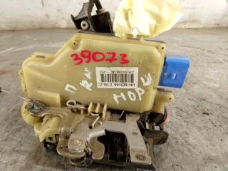 Запчасть замок двери передний правый Volkswagen Touareg 2003-2010