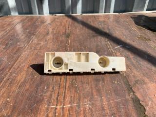 Запчасть кронштейн крыла передний правый Nissan PATROL 2010-2024