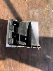 Запчасть кронштейн крыла передний правый Volvo v40 2012-2016