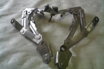 Петля крышки багажника Mitsubishi Lancer 10 / Galant Fortis