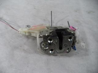 Запчасть замок боковой двери передний правый Subaru Impreza