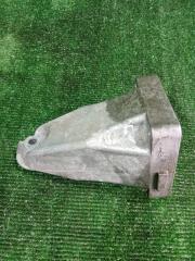 Запчасть кронштейн опоры двигателя передний правый Mercedes-Benz C200