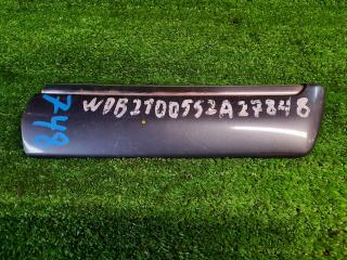 Запчасть молдинг на крыло передний правый Mercedes-Benz E320