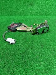 Замок боковой двери передний левый Toyota Lite Ace