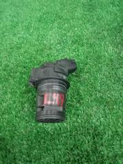 Фото запчасти насос омывателя передний Toyota Prius контрактная запчасть Запчасть насос омывателя передний Toyota Prius