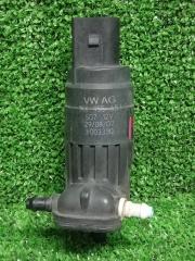 Фото запчасти насос омывателя Volkswagen Golf 2007 контрактная запчасть Запчасть насос омывателя Volkswagen Golf 2007