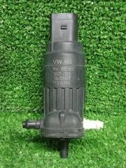 Фото запчасти насос омывателя Volkswagen Golf 2009 контрактная запчасть Запчасть насос омывателя Volkswagen Golf 2009