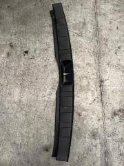 Запчасть накладка на замок багажника задняя Subaru Forester 2011