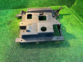 Запчасть крепление фары переднее правое Cadillac Tahoe / Yukon / Escalade 2002