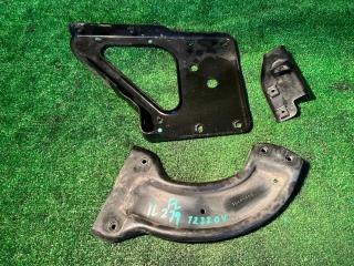 Запчасть кронштейн крыла передний левый Cadillac Tahoe / Yukon / Escalade 2002