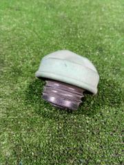 Фото запчасти крышка топливного бака Mitsubishi Carisma контрактная запчасть Запчасть крышка топливного бака Mitsubishi Carisma