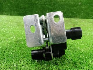 Запчасть замок стекла багажника Jeep Liberty 2010