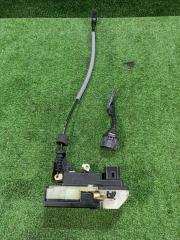 Запчасть замок боковой двери передний левый Volvo XC70 2006