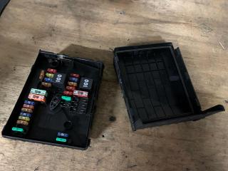 Запчасть блок предохранителей Volkswagen Touran 27.08.2012