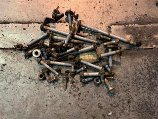 Запчасть болт подвески (комплект) Jeep Liberty 2008