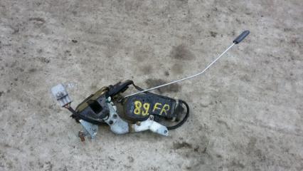 Замок двери передний правый Toyota Raum 1998