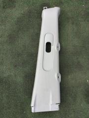 Обшивка стойки кузова правая Toyota Isis 2012