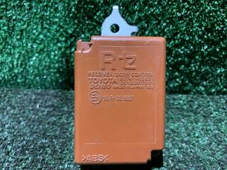 Блок управления дверьми Toyota Corolla Axio 2016