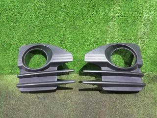 Накладка на противотуманную фару TOYOTA VOXY 2010