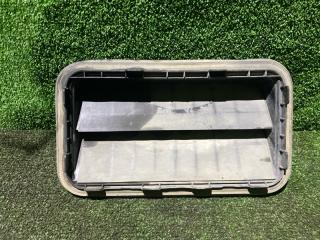 Решетка вентиляции в багажник задняя левая Toyota Camry 2010