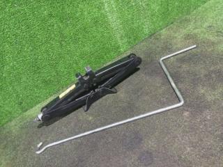 Домкрат Toyota Avensis 2012