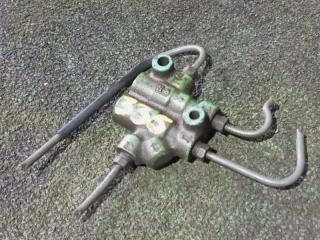 Распределитель тормозного усилия Toyota Ipsum 1997