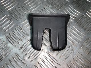 Запчасть накладка замка багажника задняя Volkswagen Jetta 2005-2010