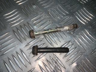 Запчасть болт торомозного суппорта передний Mazda Demio 1996-2002 DW B3 B09233698 Б/У Болт торомозного суппорта передний Mazda Demio 1996-2002 DW B3 B09233698 Б/У