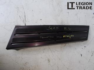 Запчасть накладка на стойку кузова задняя левая JEEP GRAND CHEROKEE 1999