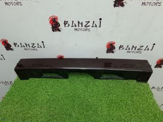 Вставка между стопов задняя Toyota Estima