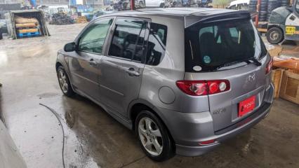 Крышка багажника Mazda Demio 2005