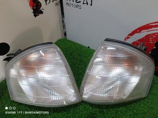 Поворотник правый Mercedes-Benz C200