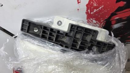 Фото запчасти салазка пластиковый передняя правая Ssang Yong TIVOLI 2016 контрактная запчасть Запчасть салазка пластиковый передняя правая Ssang Yong TIVOLI 2016