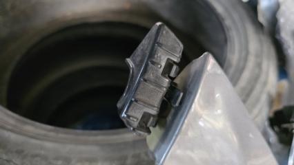 Салазка пластиковый передняя правая HYUNDAI Grandeur 2017