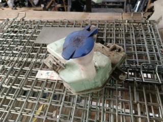 Фото запчасти бачок стеклоомывателя SsangYong Rexton Sports Khan 2018 контрактная запчасть Запчасть бачок стеклоомывателя SsangYong Rexton Sports Khan 2018