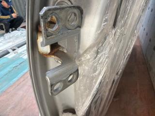 Петля крышки багажника задняя Lexus GX460 2011