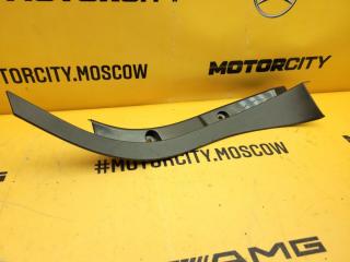 Запчасть накладка проема багажника левая Mercedes-Benz 2003